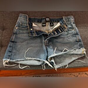 BDG Boyfriend Low-Rise Denim Shorts